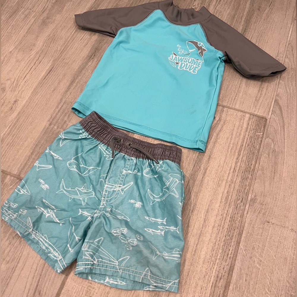 OshKoshBGosh Toddler Boy Swimsuit trunks and rash guard set - Size 2T